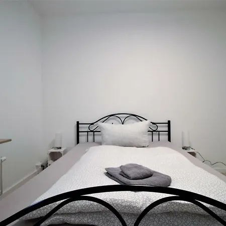 High-quality Near - Parking Space Apartment Wurzburg